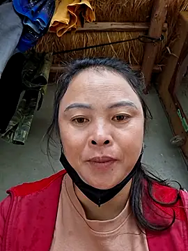 xuxulovezz online show from 11.17.25