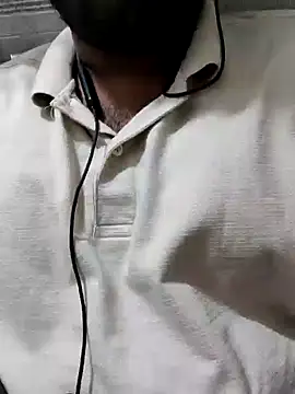 Snapshot of Karthk1010D chatting on 11.11.25 Karthk1010D online show from 11.11.25