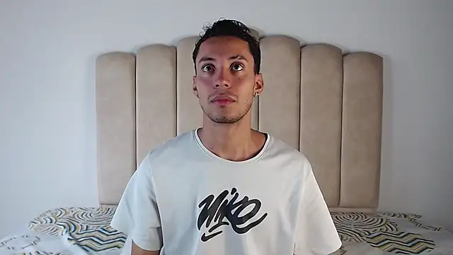 aroncooper1 online show from 11.02.25