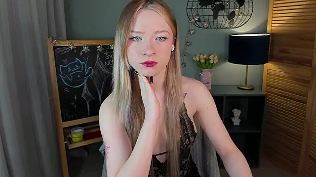 Snapshot of elliupp chatting on 05.28.26 elliupp online show from 05.28.26