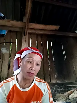 Snapshot of vtmbae chatting on 10.22.25 vtmbae online show from 10.22.25