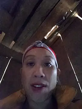 Snapshot of vtmbae chatting on 11.19.25 vtmbae online show from 11.19.25