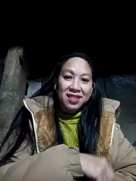 Snapshot of vtmbae chatting on 12.13.25 vtmbae online show from 12.13.25