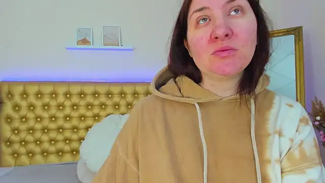 TrishaDarks online show from 04.05.26