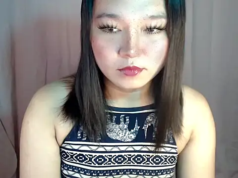 Eyes-on-me online show from 10.26.25