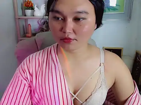 Eyes-on-me online show from 06.11.26