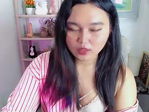 Eyes-on-me online show from 06.11.26