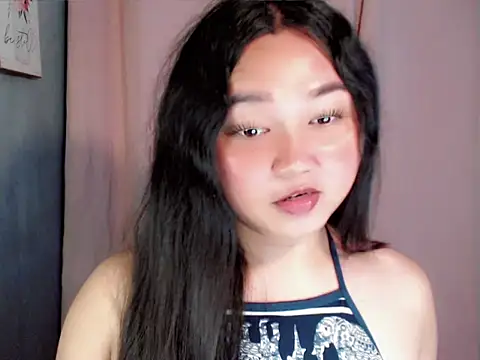 Eyes-on-me online show from 07.23.26