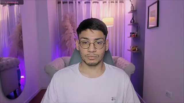 Snapshot of marcuswildx chatting on 12.16.25 marcuswildx online show from 12.16.25