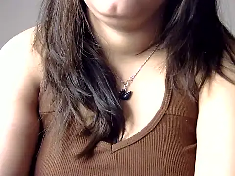 Snapshot of Aaliya02 chatting on 11.10.25 Aaliya02 online show from 11.10.25