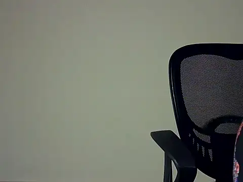 Snapshot of Aaliya02 chatting on 11.12.25 Aaliya02 online show from 11.12.25