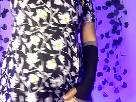 Snapshot of Aaliya02 chatting on 12.16.25 Aaliya02 online show from 12.16.25