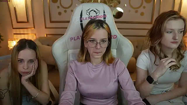 Snapshot of Hoshi_mur chatting on 10.05.25 Hoshi mur online show from 10.05.25