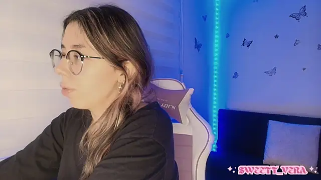 Snapshot of sweettvera chatting on 10.25.25 sweettvera online show from 10.25.25