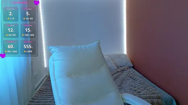 Anaayss  online show from 04.17.26