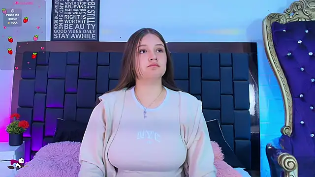 Krystal Heartss online show from 11.06.25