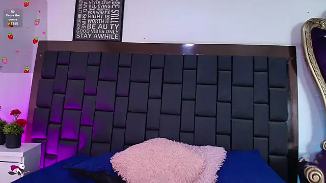 Krystal Heartss online show from 11.10.25