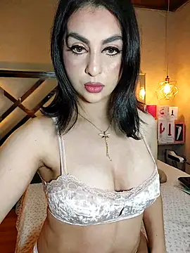 Snapshot of LlianneDiamond1 chatting on 11.30.25 LlianneDiamond1 online show from 11.30.25