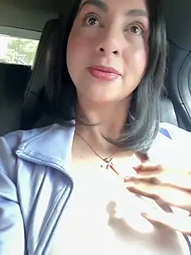 Snapshot of LlianneDiamond1 chatting on 11.30.25 LlianneDiamond1 online show from 11.30.25