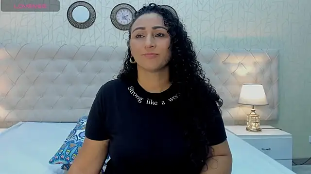 VaniaRose online show from 10.29.25