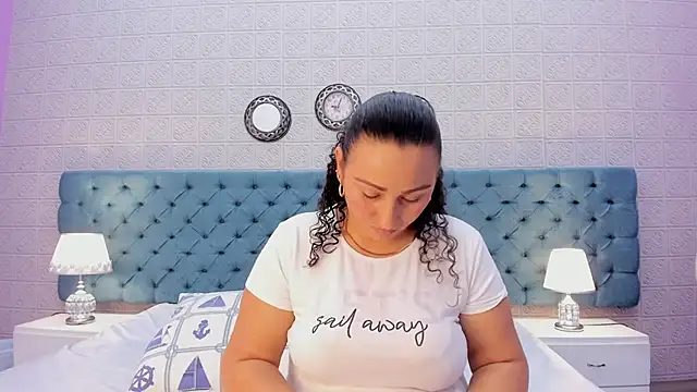 VaniaRose online show from 11.23.25