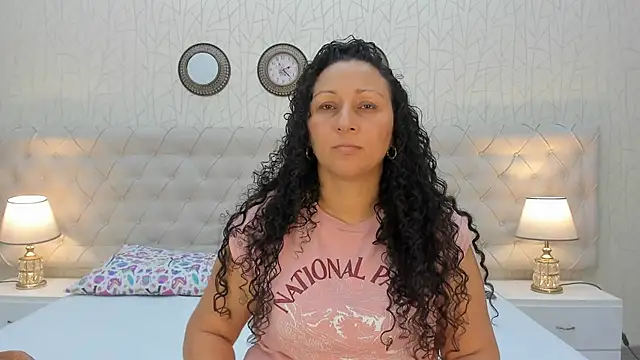 VaniaRose online show from 11.27.25