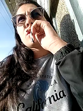 Mia-love-03 online show from 09.26.25