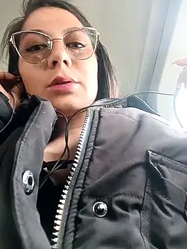 Mia-love-03 online show from 09.29.25