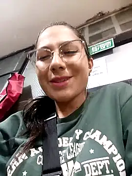 Mia-love-03 online show from 10.01.25