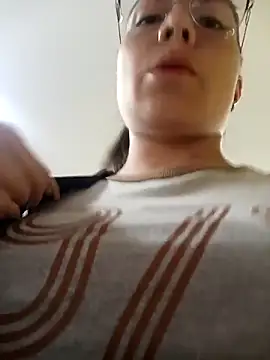 Mia-love-03 online show from 10.02.25