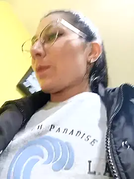 Mia-love-03 online show from 10.07.25