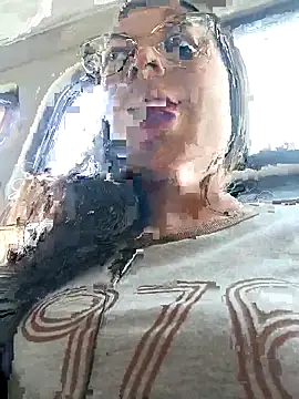 Mia-love-03 online show from 10.22.25