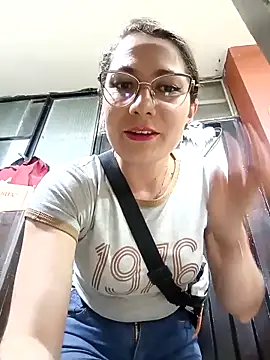 Mia-love-03 online show from 10.24.25