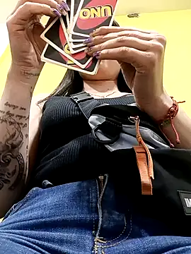 Mia-love-03 online show from 10.25.25