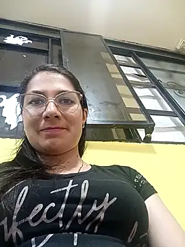 Mia-love-03 online show from 10.28.25