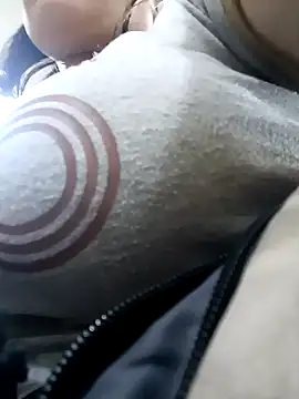 Mia-love-03 online show from 11.04.25