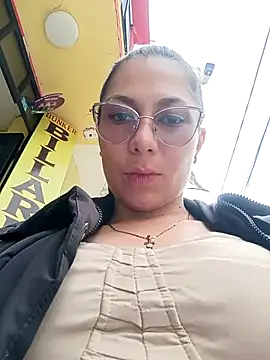 Mia-love-03 online show from 11.05.25