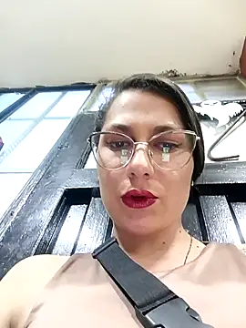 Mia-love-03 online show from 11.07.25