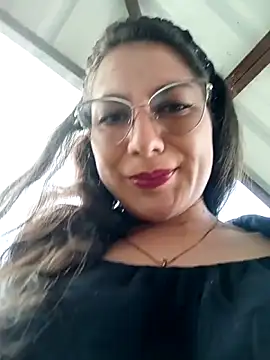 Mia-love-03 online show from 11.26.25