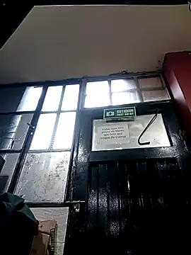 Mia-love-03 online show from 12.04.25