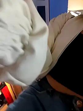 Mia-love-03 online show from 12.13.25