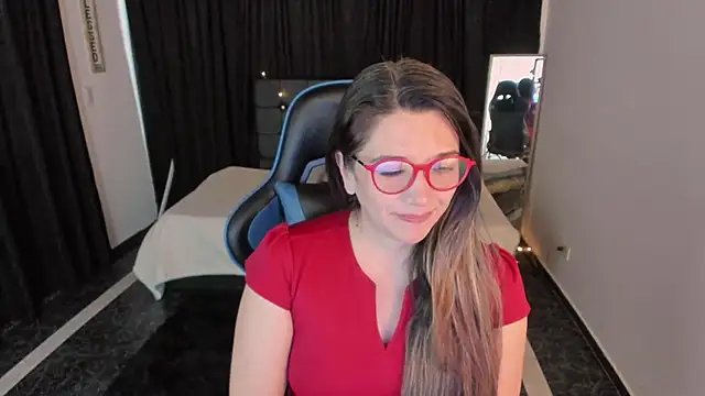 Snapshot of Hanna_MA chatting on 10.29.25 Hanna MA online show from 10.29.25