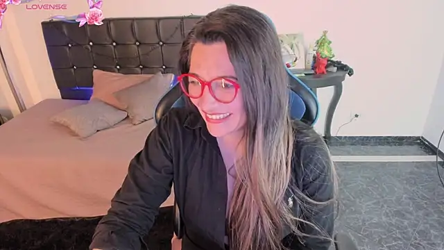 Snapshot of Hanna_MA chatting on 11.22.25 Hanna MA online show from 11.22.25