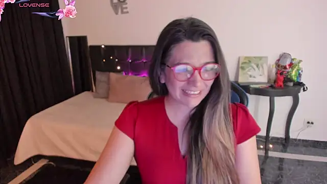 Snapshot of Hanna_MA chatting on 11.25.25 Hanna MA online show from 11.25.25