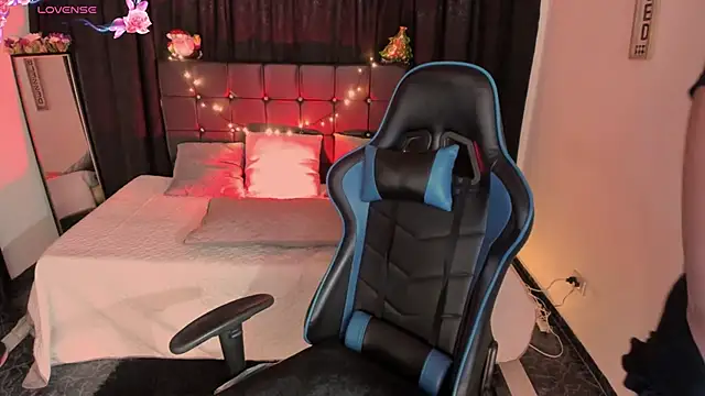 Snapshot of Hanna_MA chatting on 12.02.25 Hanna MA online show from 12.02.25