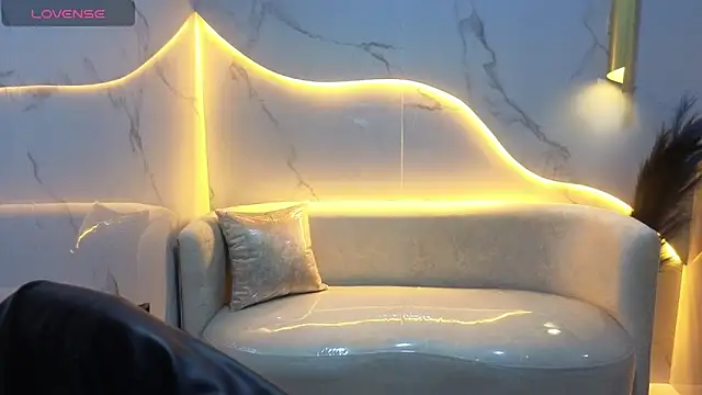 Snapshot of Skyler_Gracee_Tx chatting on 10.31.25 Skyler Gracee Tx online show from 10.31.25