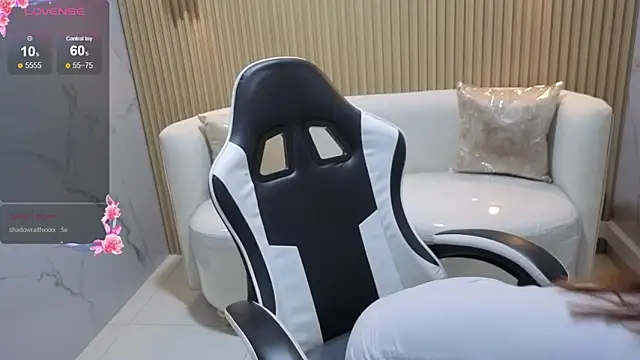 Snapshot of Skyler_Gracee_Tx chatting on 11.13.25 Skyler Gracee Tx online show from 11.13.25