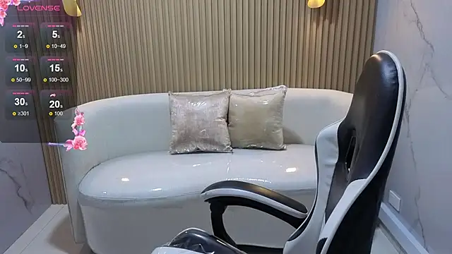 Snapshot of Skyler_Gracee_Tx chatting on 11.26.25 Skyler Gracee Tx online show from 11.26.25