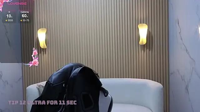 Snapshot of Skyler_Gracee_Tx chatting on 12.05.25 Skyler Gracee Tx online show from 12.05.25