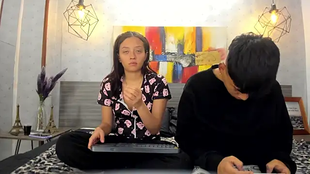 Willow Pearl online show from 10.12.25